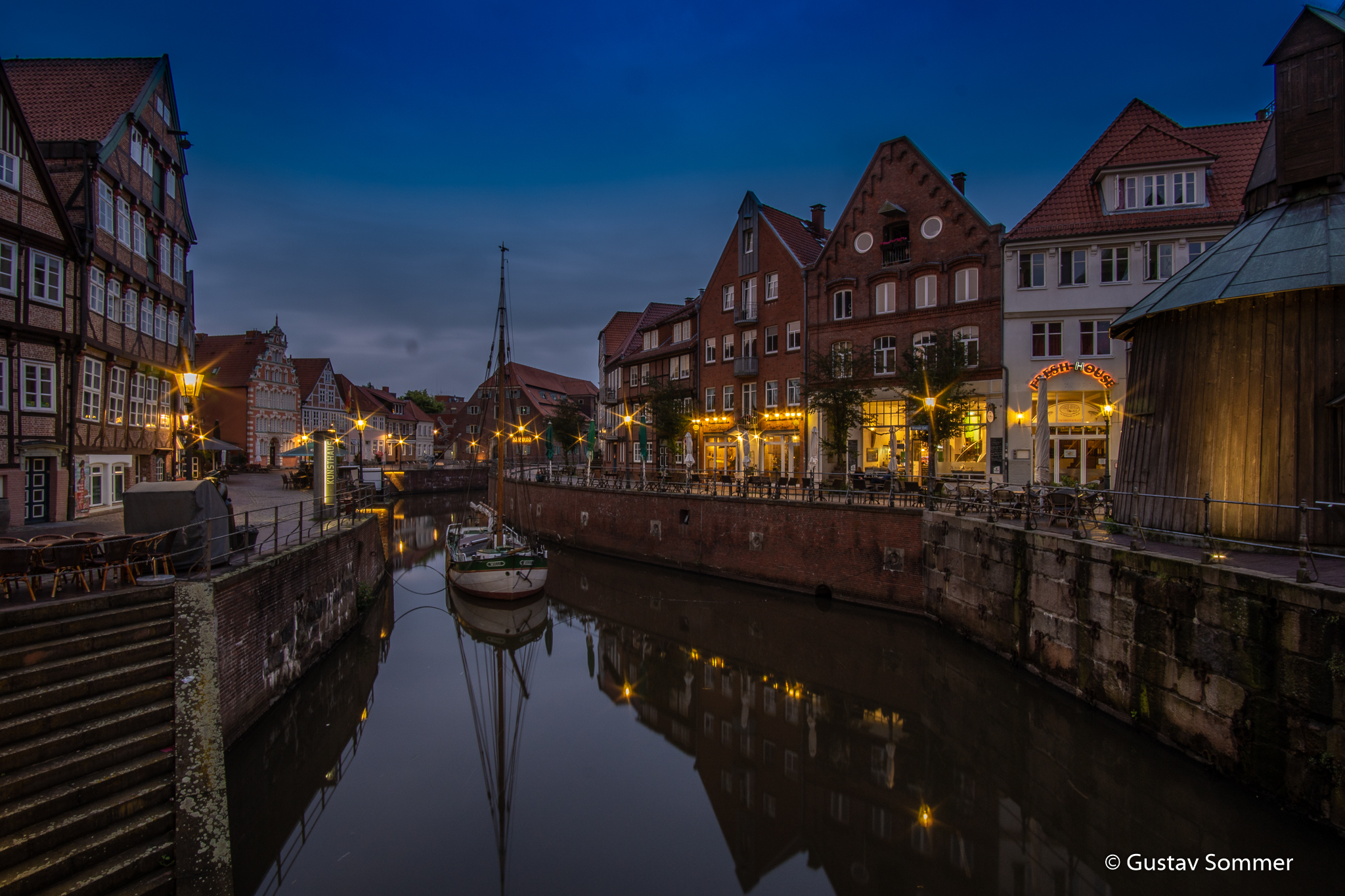 Stade in der Blauen Stunde