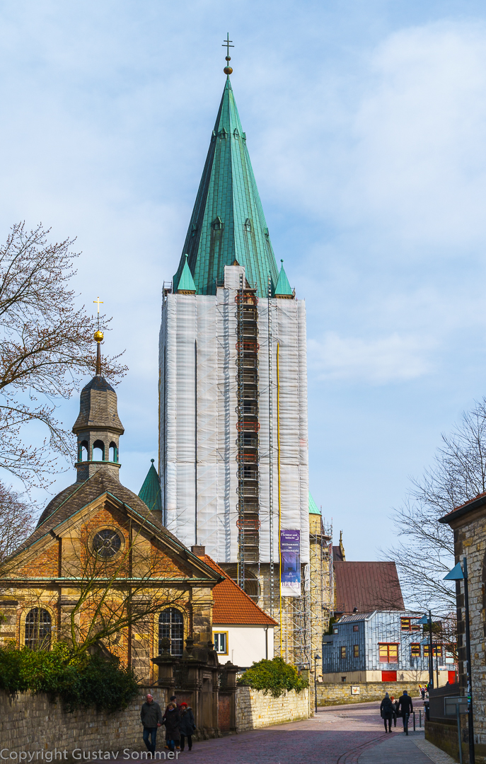 Verpackter Dom zu Paderborn