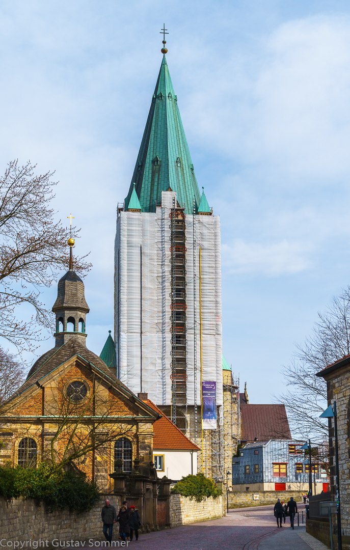 Verpackter Dom zu Paderborn