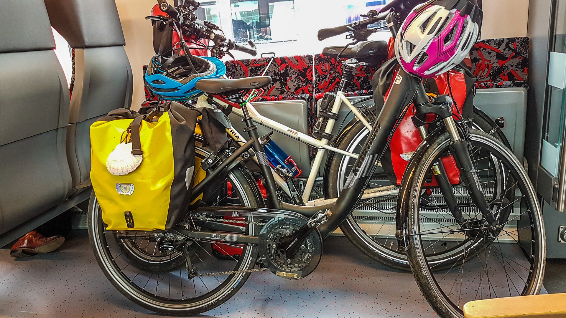 Rhein-Ijssel- Express des Unternehmens Abellio Rail