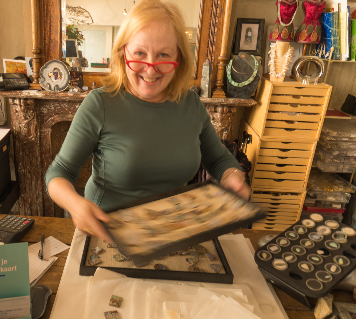 Händlerin mit Opalen in Brügge