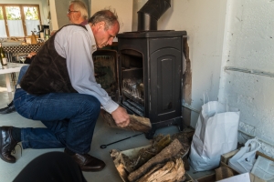 Hplzofen im Gemeinschaftsraum Gîtes du Mont de Couple