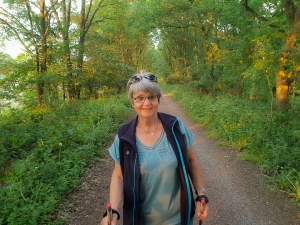 Walli am Bahndamm im Abendlicht