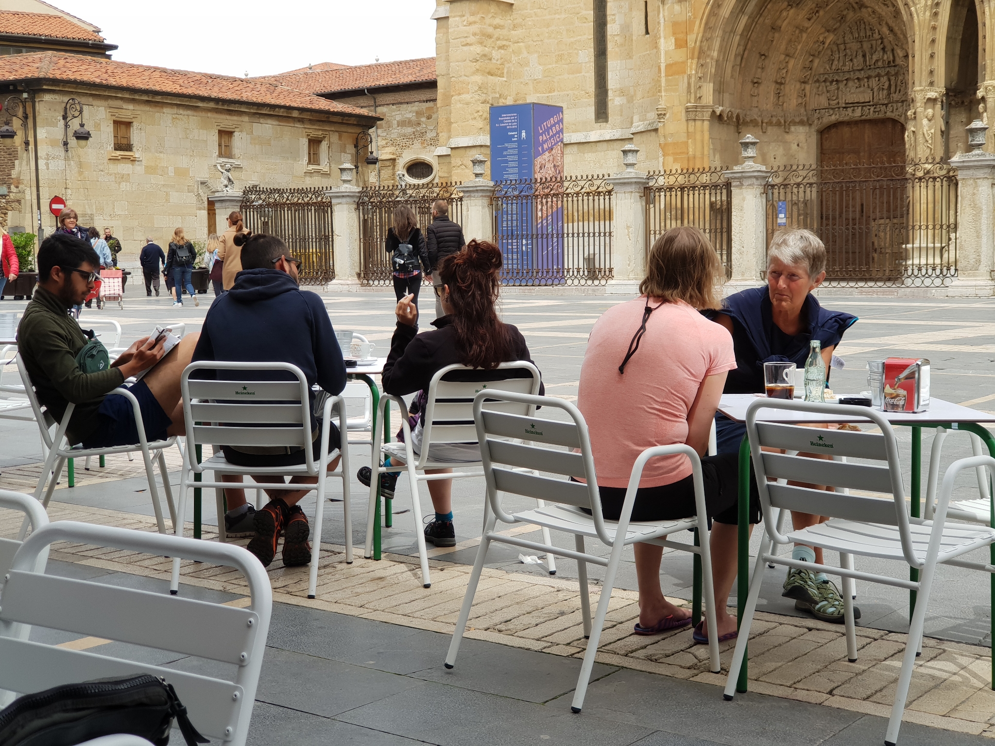Bekannte Gesichter vom CAMINO an der Kathedrale in Léon