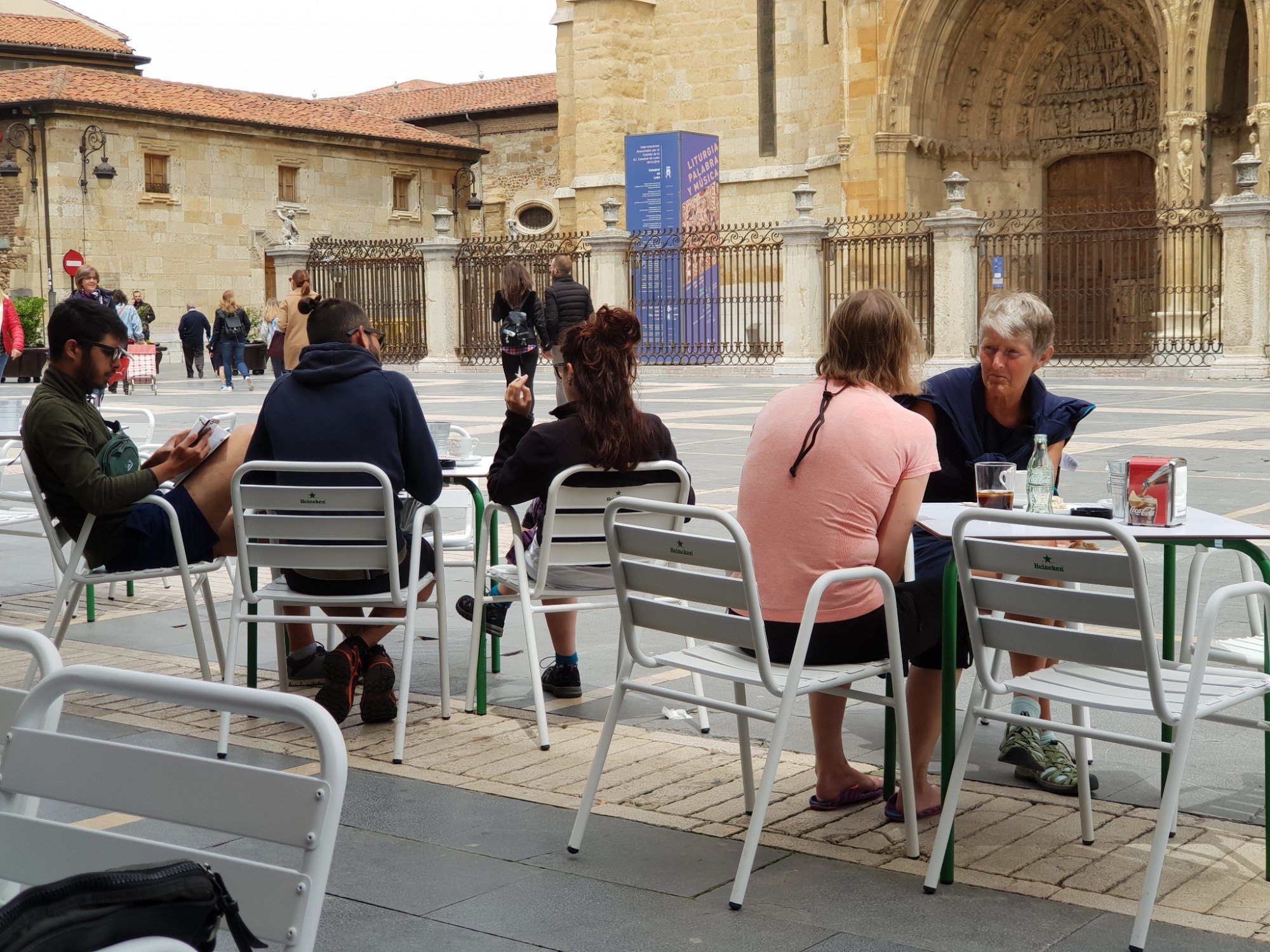 Bekannte Gesichter vom CAMINO an der Kathedrale in Léon