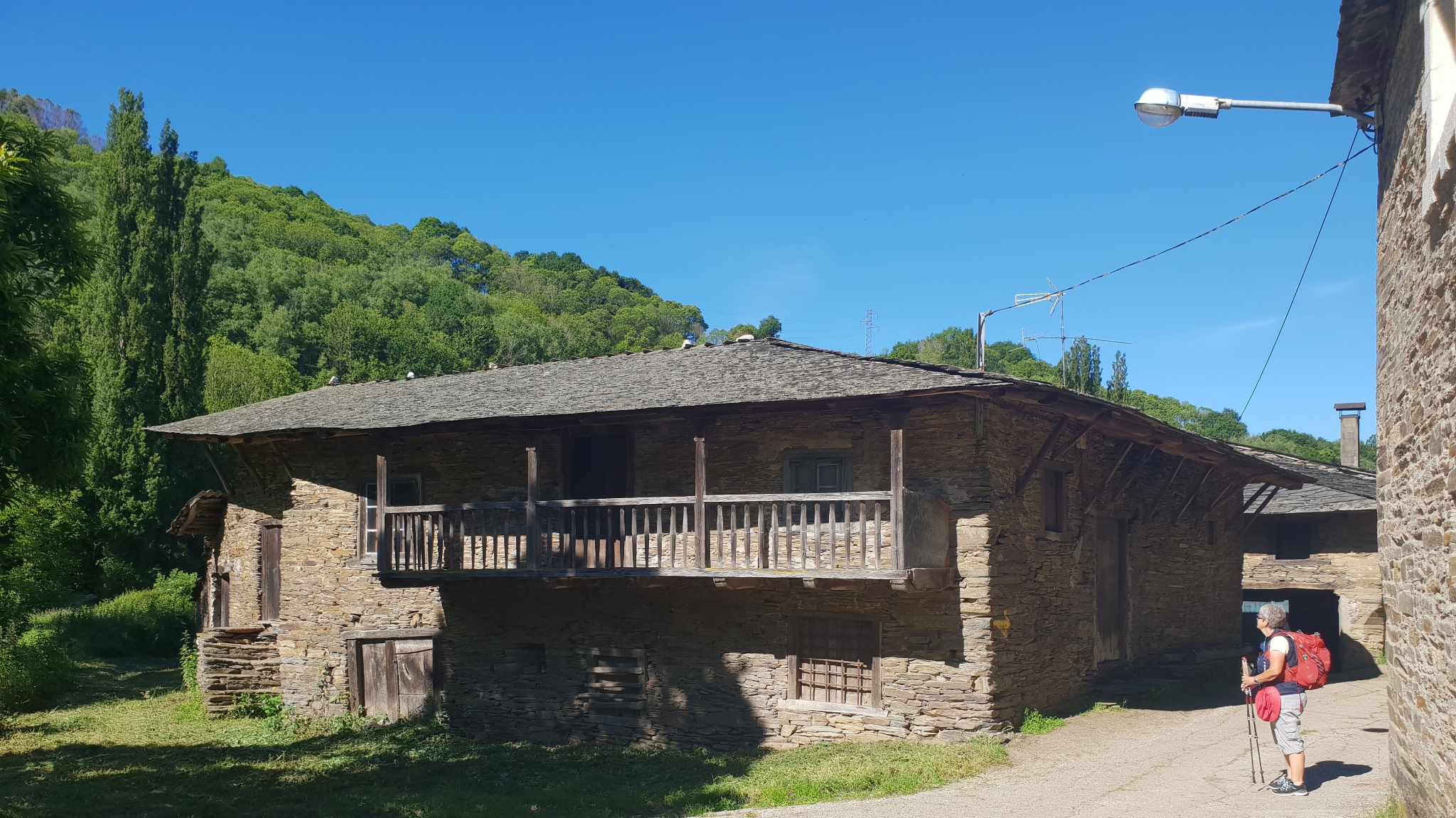 Auf dem Weg nach Samos durch halt verlassene Dörfer