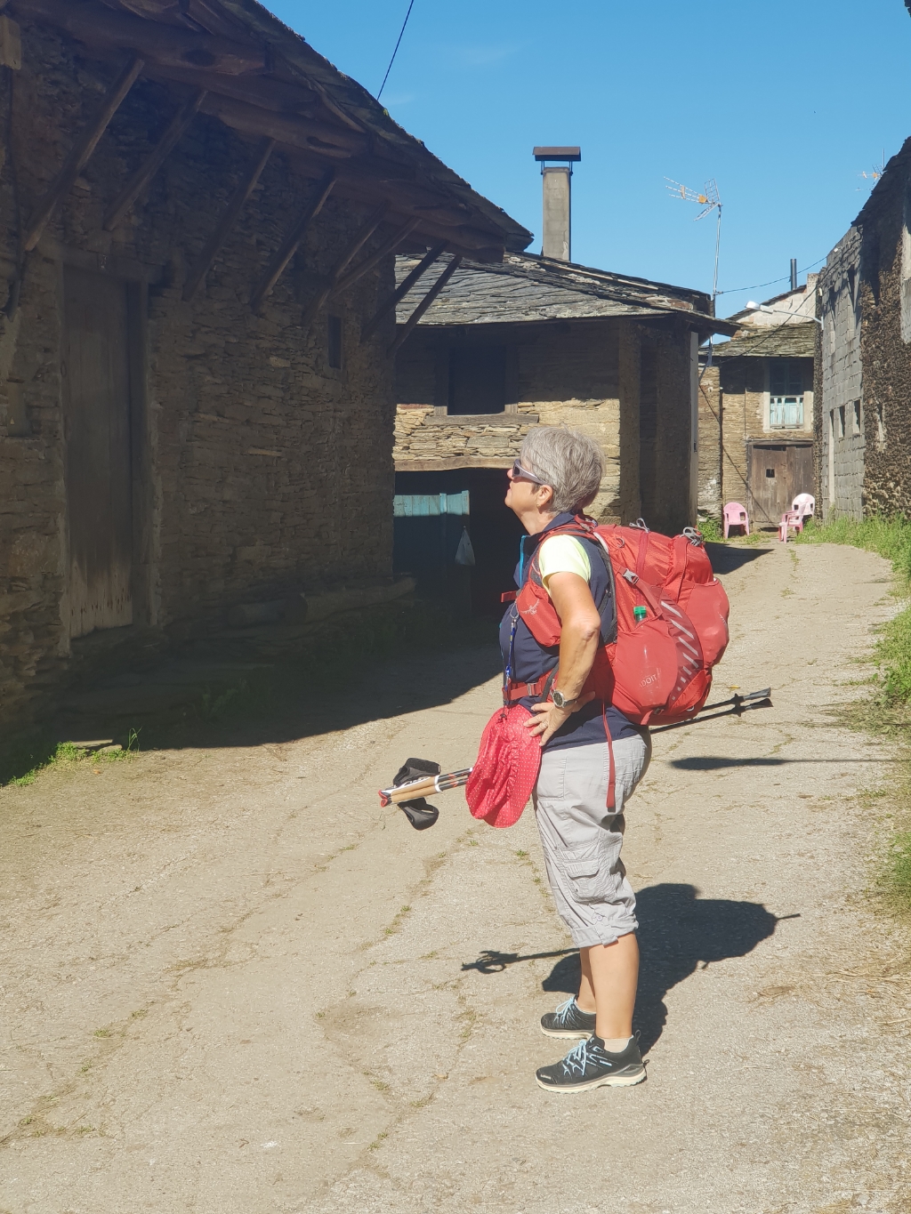 Auf dem Weg nach Samos durch halt verlassene Dörfer