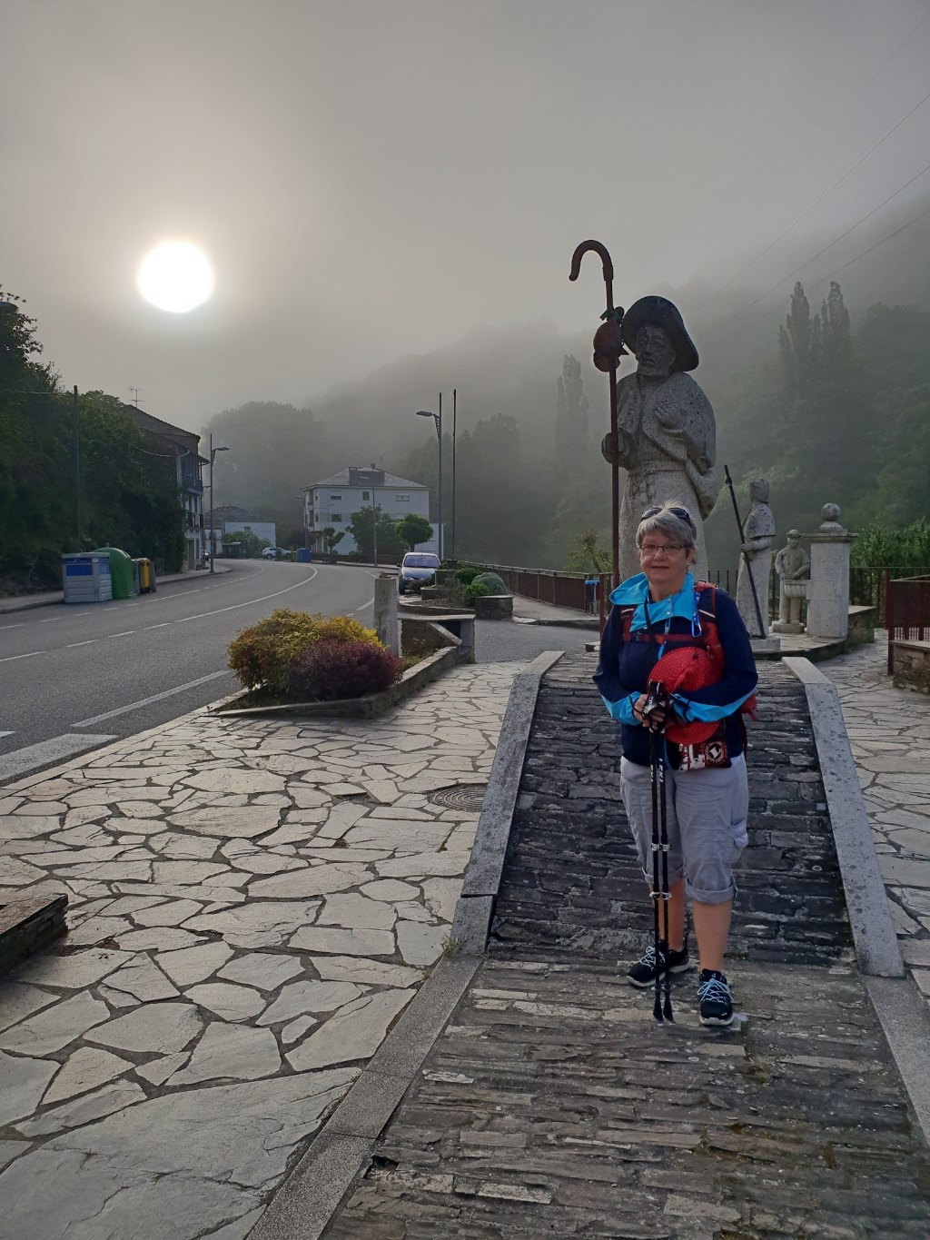 Die Sonne hinter dem Morgennebel