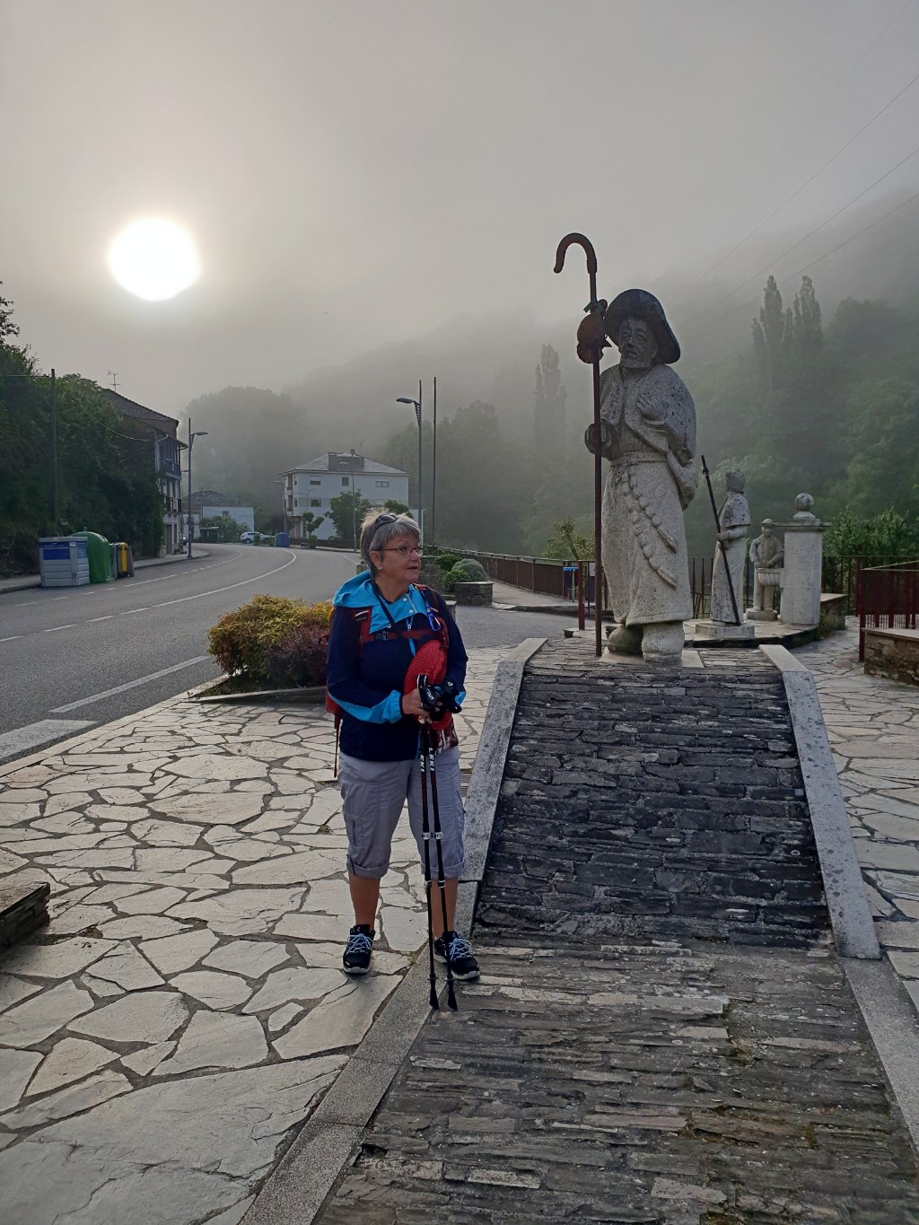 Die Sonne hinter dem Morgennebel