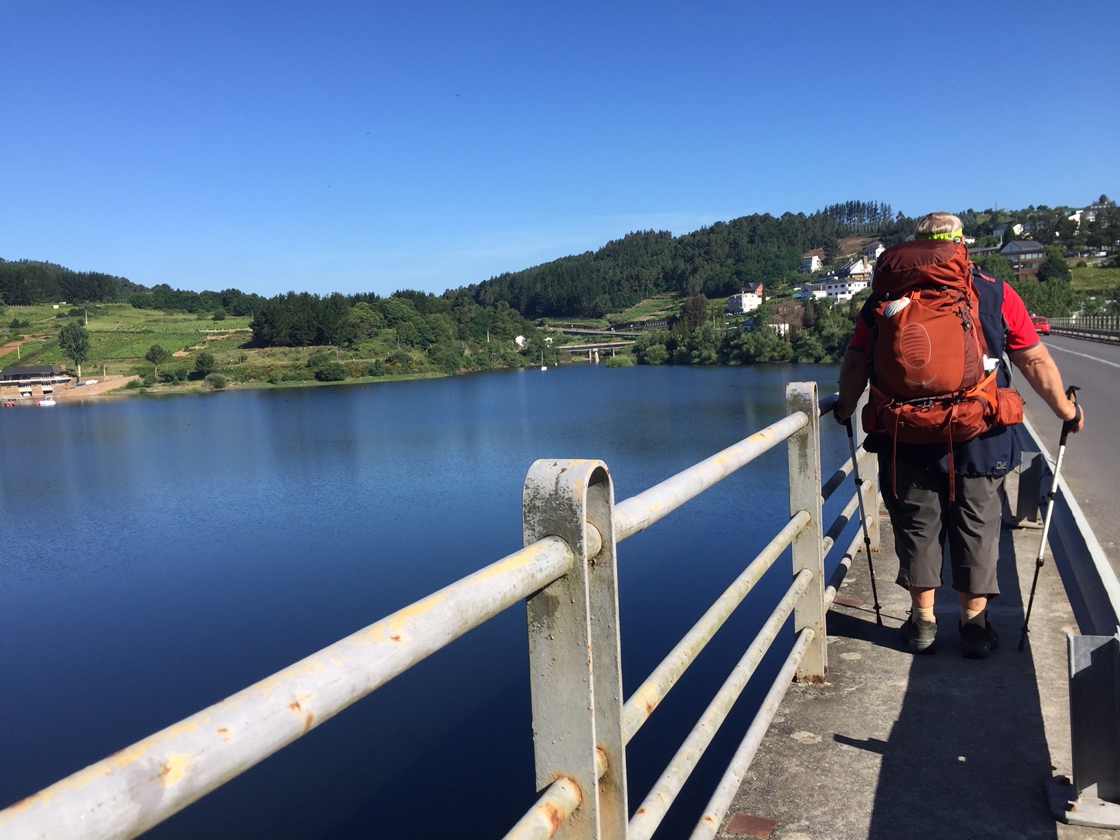Auf der Brücke nach Portomarin