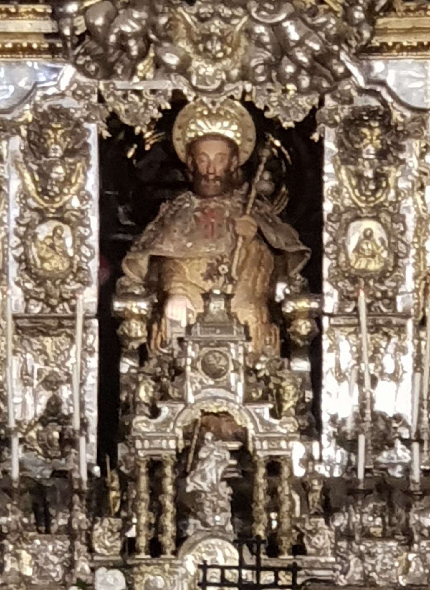 Ausschnitt Hauptaltar über dem angeblichen Grab des Apostels Jakobus