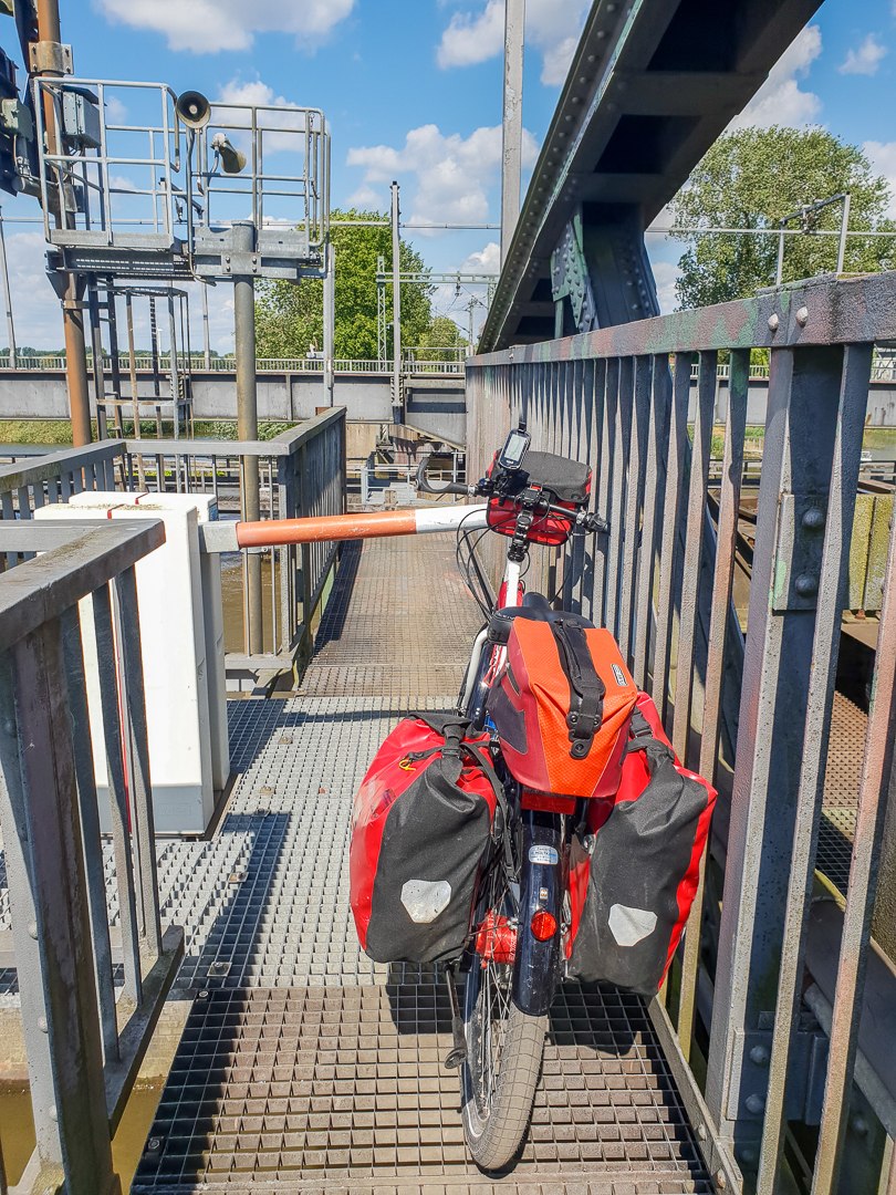 Eisenbahn Dreh-/Rollklappbrücke über die Hunte