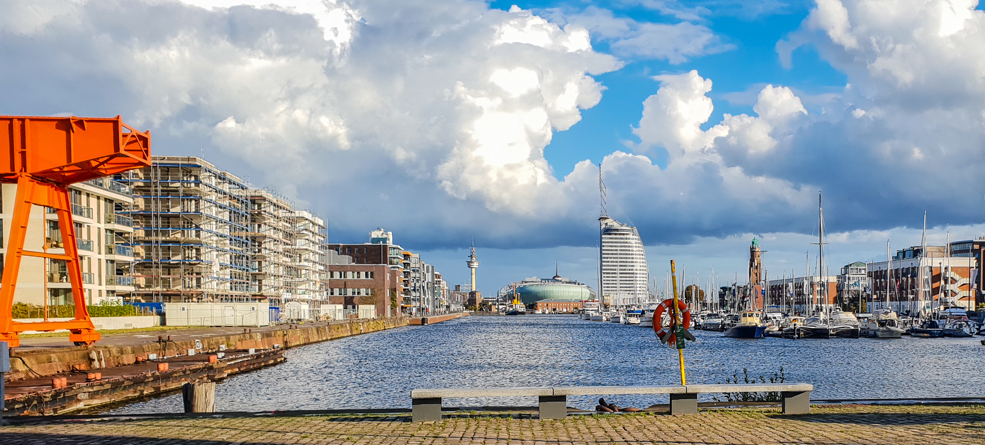 Neuer Hafen. Marina, Klimahaus 8º Ost, SAIL-City