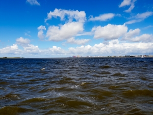Bremerhaven am Horizont in Sicht