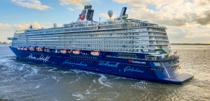 "Mein Schiff" legt ab am Kreuzfahrt-Terminal
