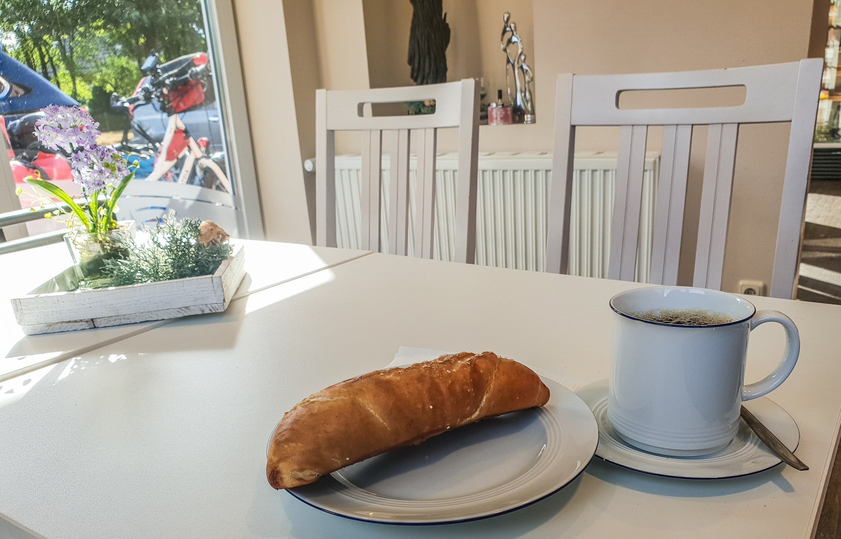 Frühstück unterwegs beim Bäcker