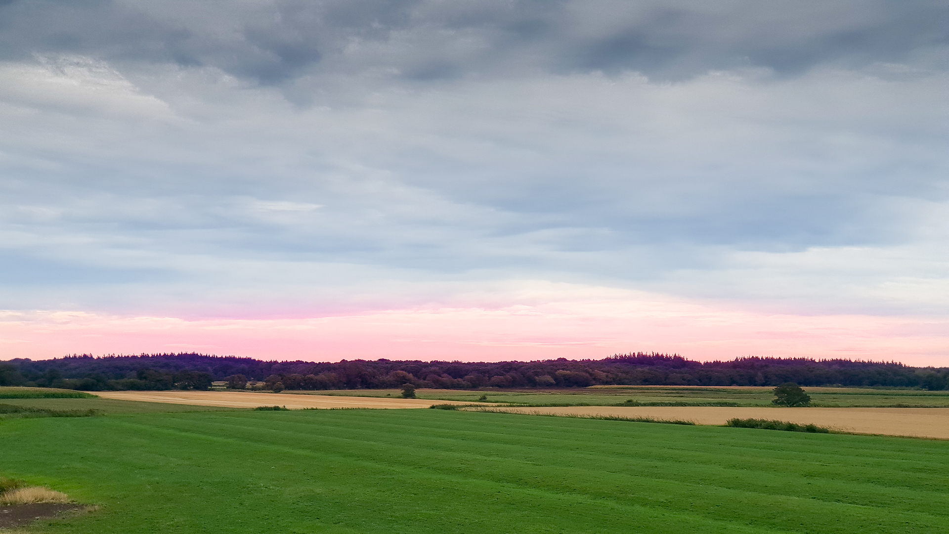 Die Vormittagssonne verstevkt sich noch inter den Wolken