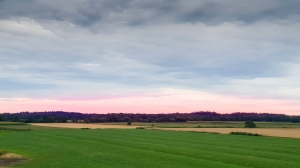 Die Vormittagssonne verstevkt sich noch inter den Wolken