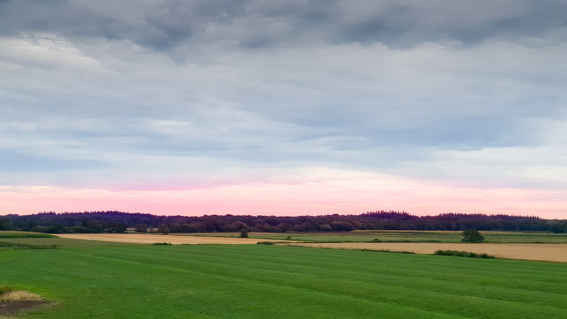 Die Vormittagssonne verstevkt sich noch inter den Wolken