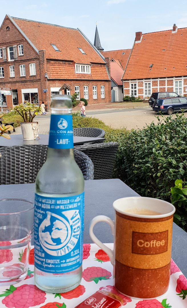 Trinkpause im Cafe Hafenhaus in Freiburg (Elbe)