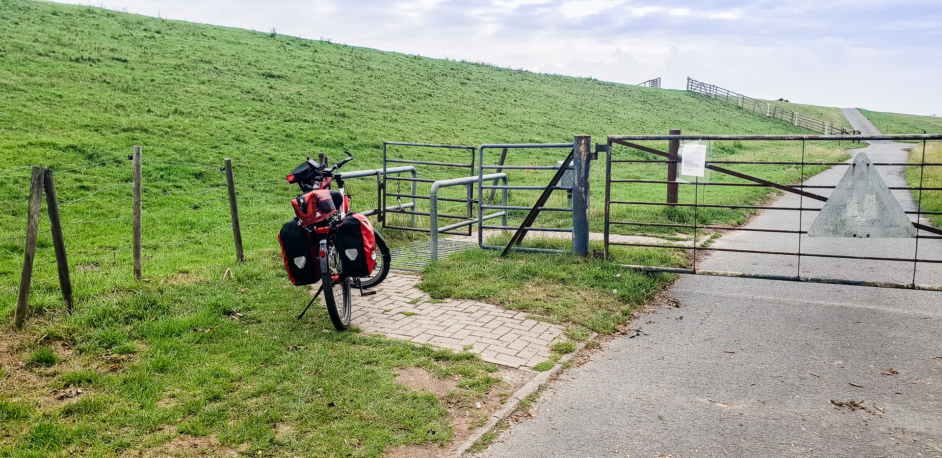 Durchgangstor am Deich