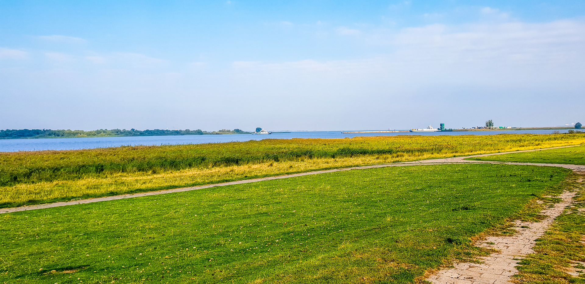 Vor'm Elbedeich bei Glückstadt