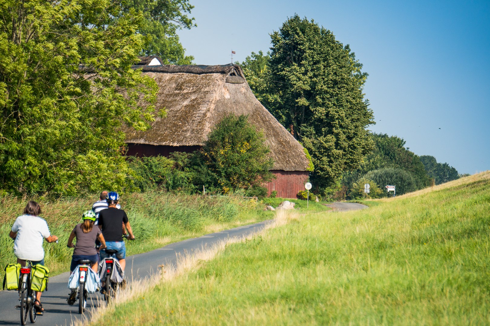 Reetgedeckte Scheune am Elbradweg