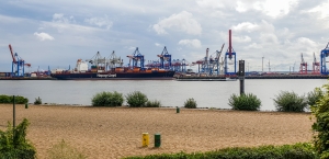 Elbestrand und Hafen Hamburg