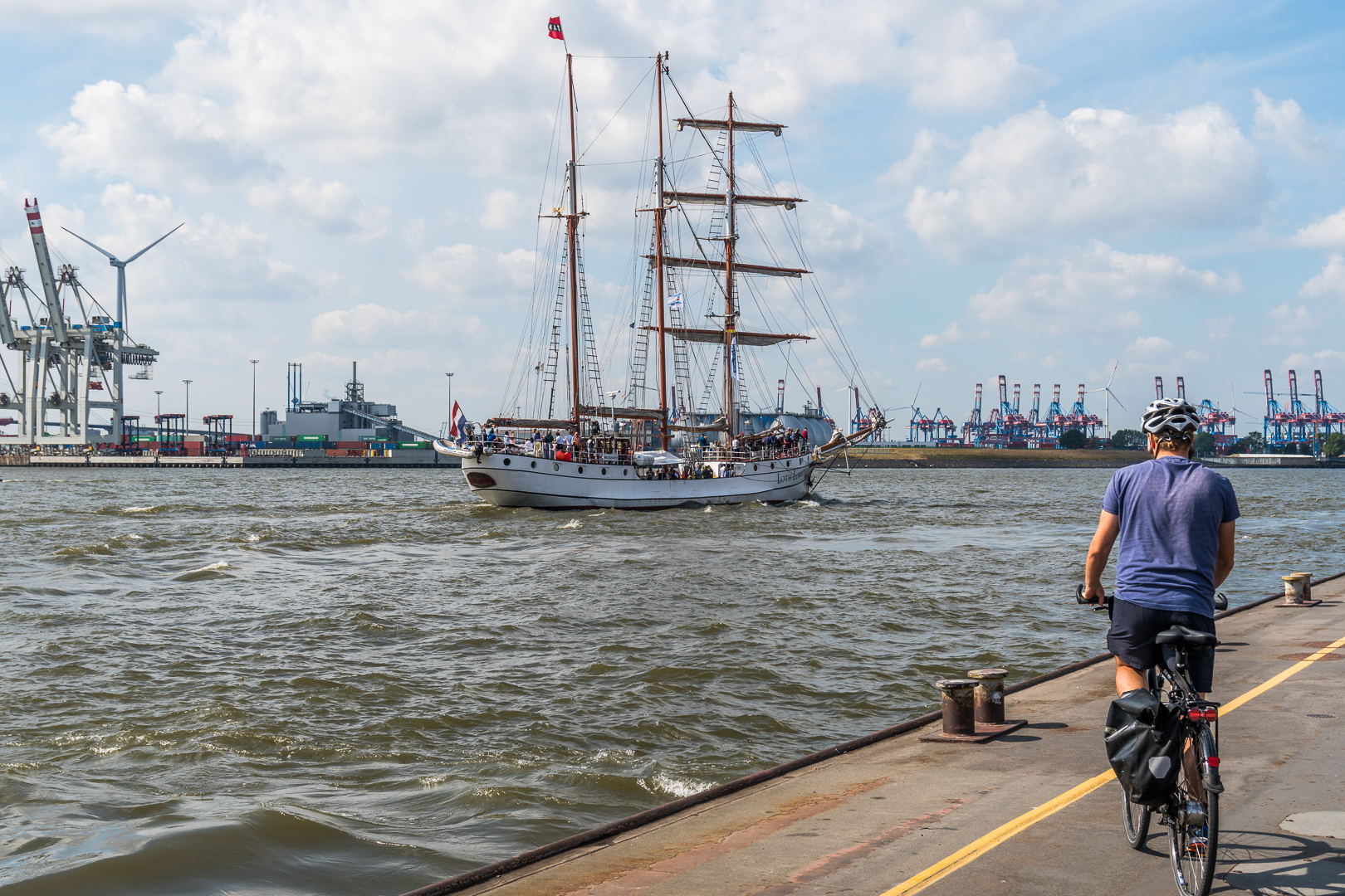 Hamburger Hafen am Samstag Vormittag