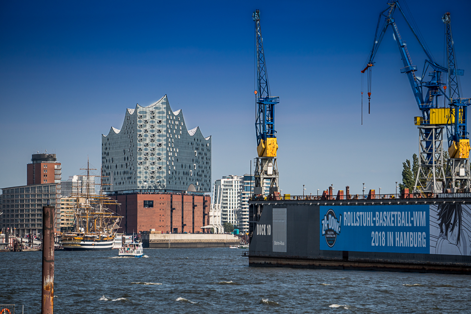 Elbphilharmonie und Hafen