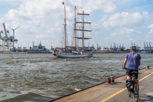 Hamburger Hafen am Samstag Vormittag