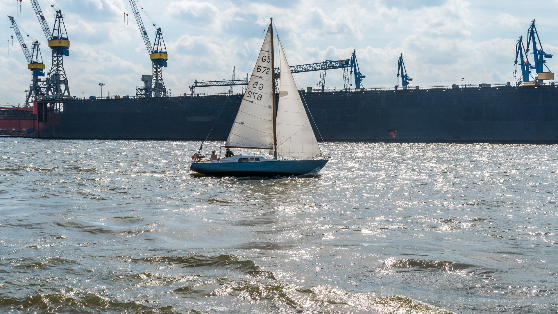 Hamburger Hafen am Samstag Vormittag
