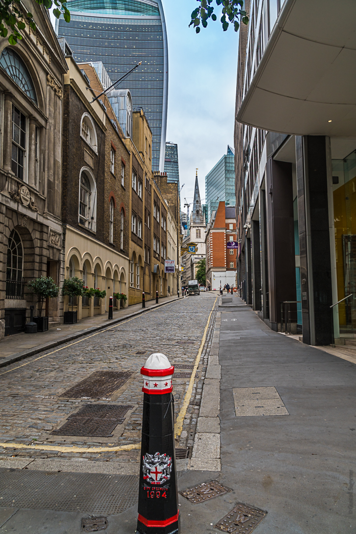 Das alte London zwischen den Hochäusern der City of London