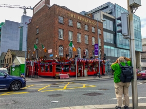 Gustav fotografiert Pubs