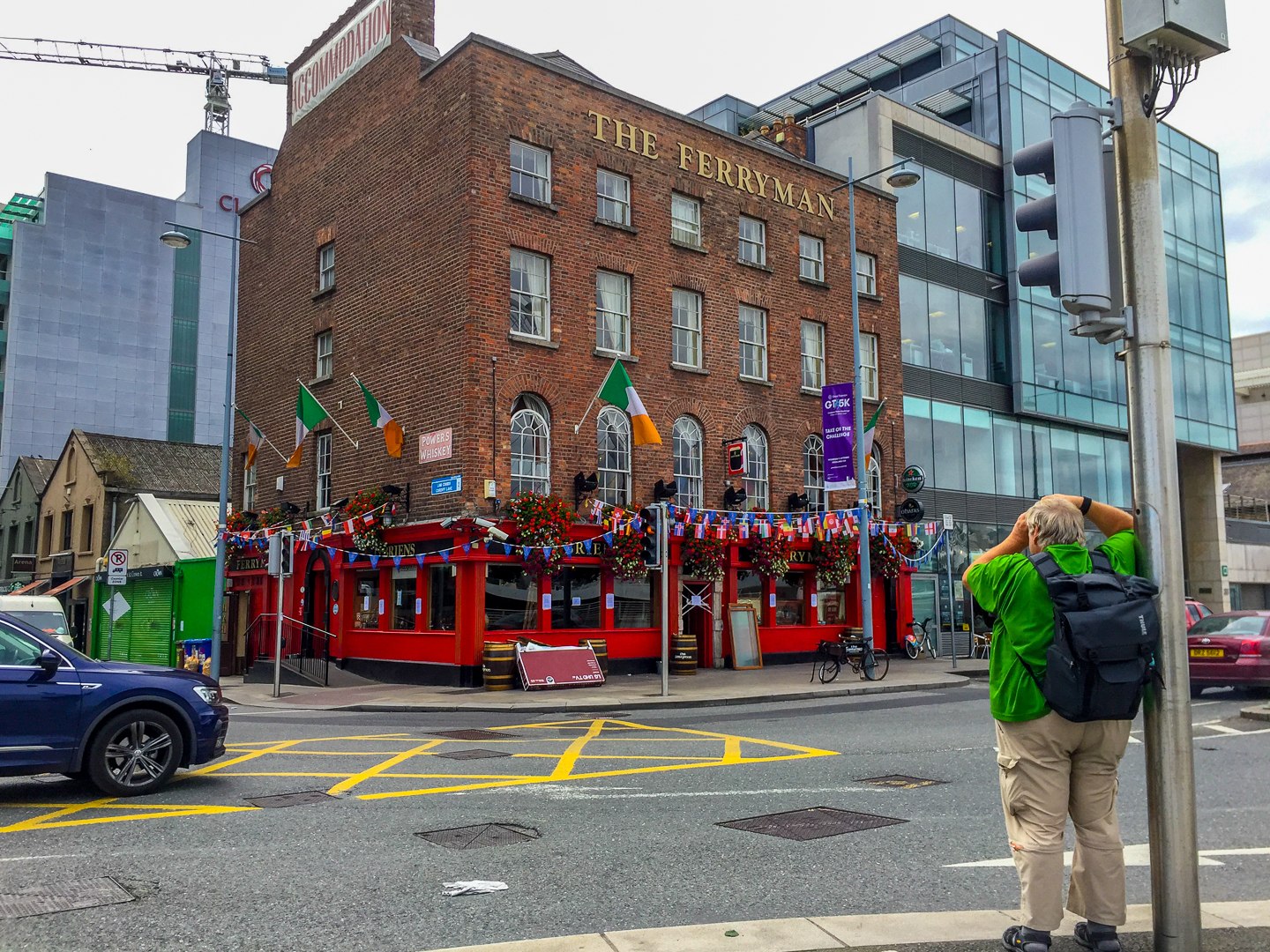 Gustav fotografiert Pubs