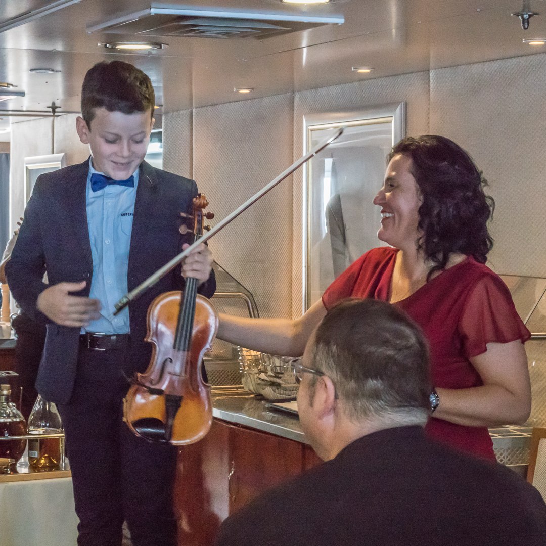 Micha Zahn spielt zum 30-zigsten Jubiläum handinhand