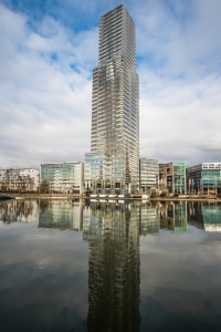 Kölnturm mit Spiegelung
