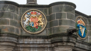 Wappentiere: Schottisches Einhorn und Englischer Löwe