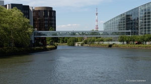 Europäisches Parlament und arte im Hintergrund