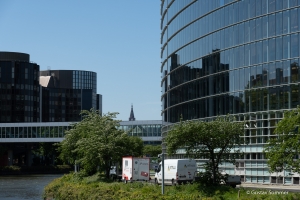 Europäisches Parlament und Münster im Hintergrund